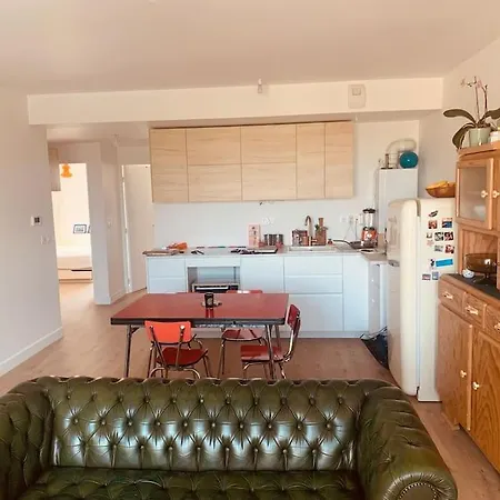 Apartment 61 M2, Lumineux, Sans Vis A Vis, Balcon