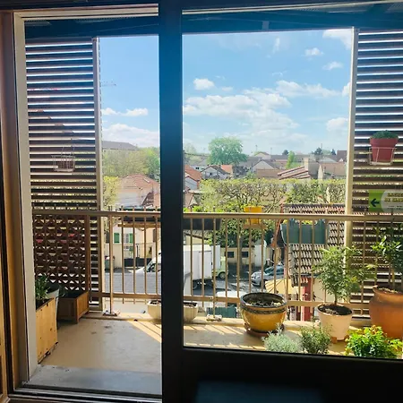 61 M2, Lumineux, Sans Vis A Vis, Balcon Montreuil (Seine-Saint-Denis)