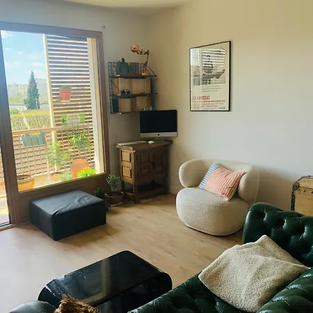Apartment 61 M2, Lumineux, Sans Vis A Vis, Balcon